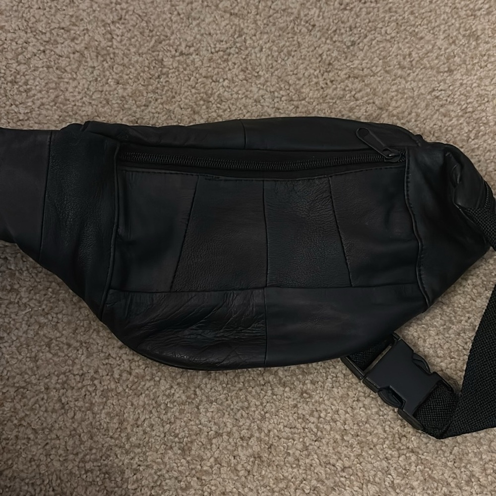 Multi-pocket Fanny pack. - Picture 2 of 2
